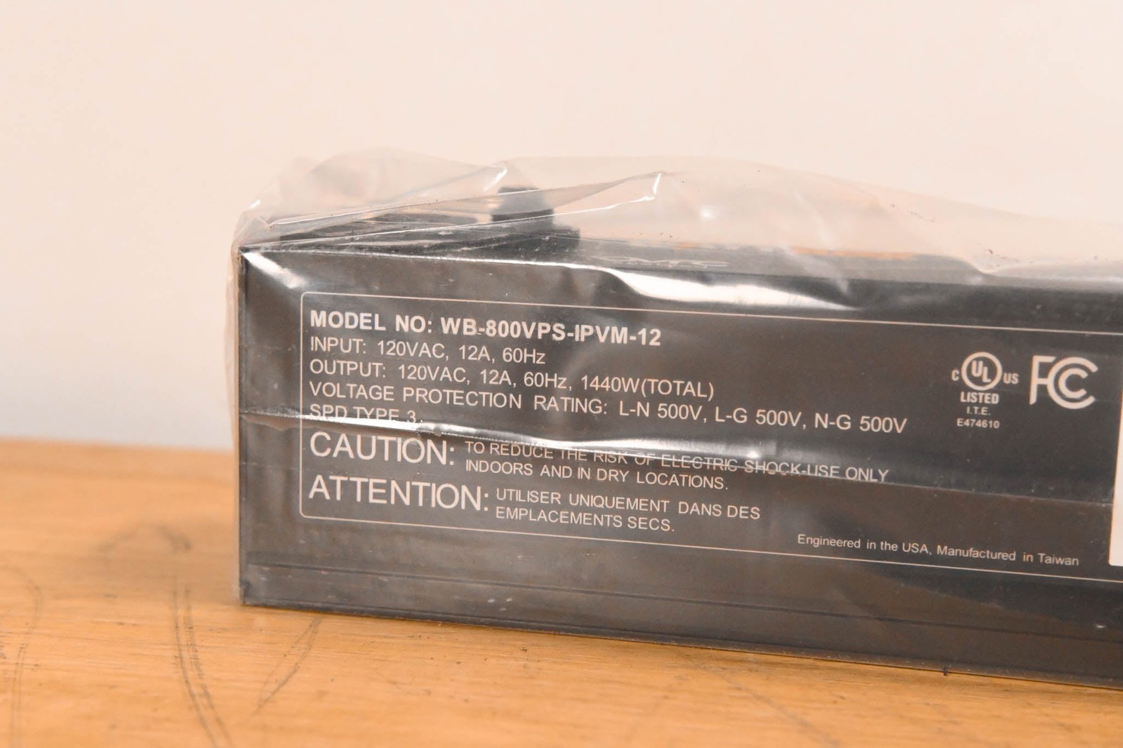 WattBox WB-800VPS-IPVM-12 Vertical IP Power Conditioner (12 Outlets) CG01UH7