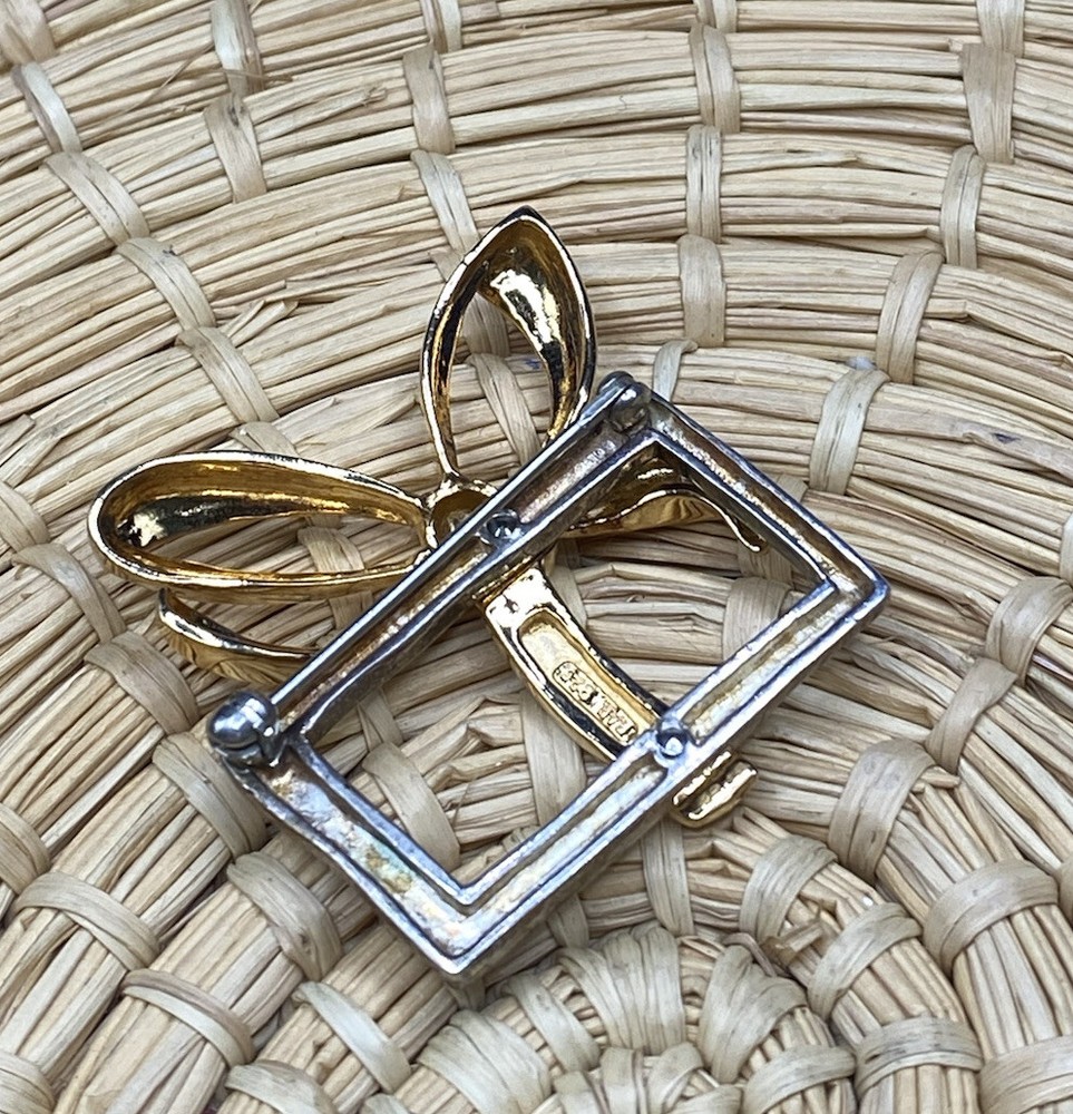 DESIGNER STERLING SILVER TWO TONED SILVER GIFT BOX PRESENT BROOCH