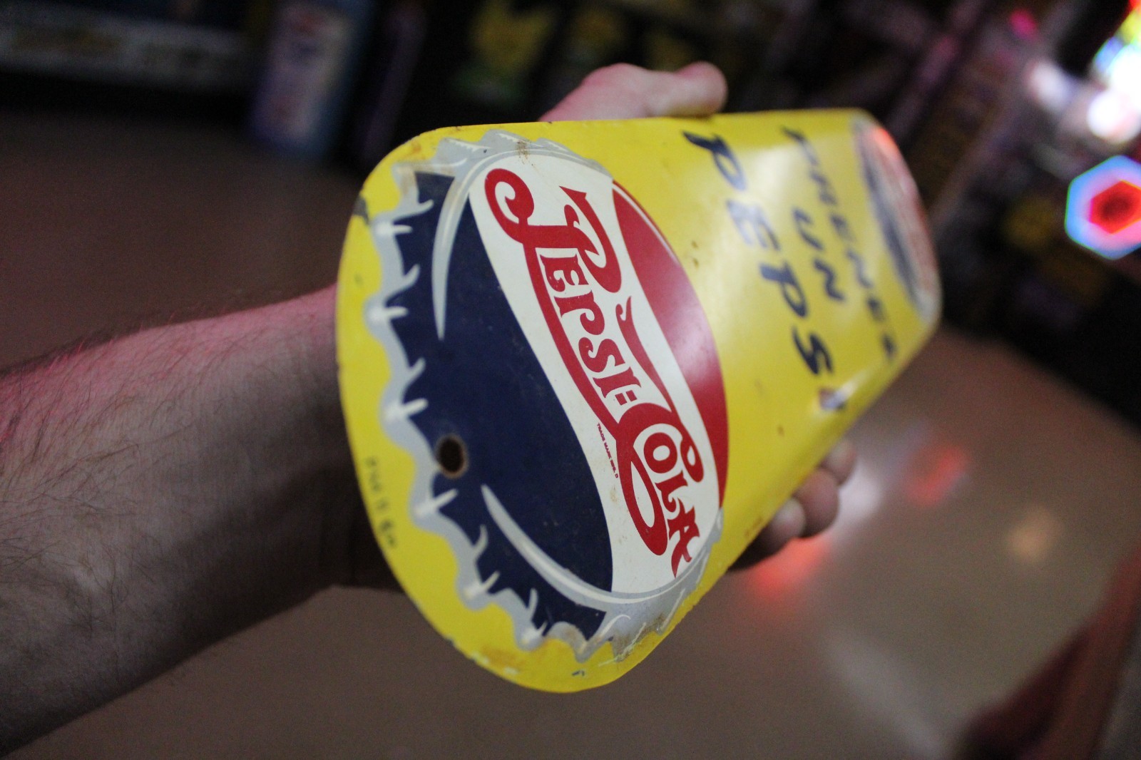 RARE 1950s PRENEZ UN PEPSI COLA STAMPED PAINTED METAL DOOR SIGN POP SODA COKE