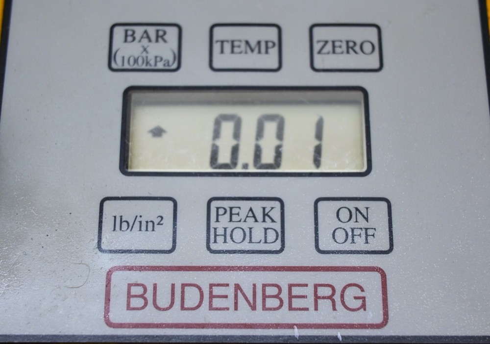 BUDENBERG E400 DIGITAL HYDRAULIC PRESSURE CALIBRATOR.