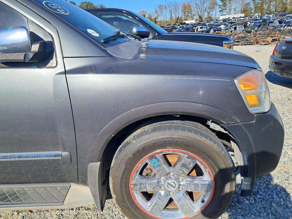 ARMADA 2010 Glove Box 4863353