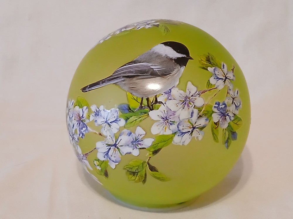 Plastic Ball Chickadee Bird Pattern Battery Operated Night Light