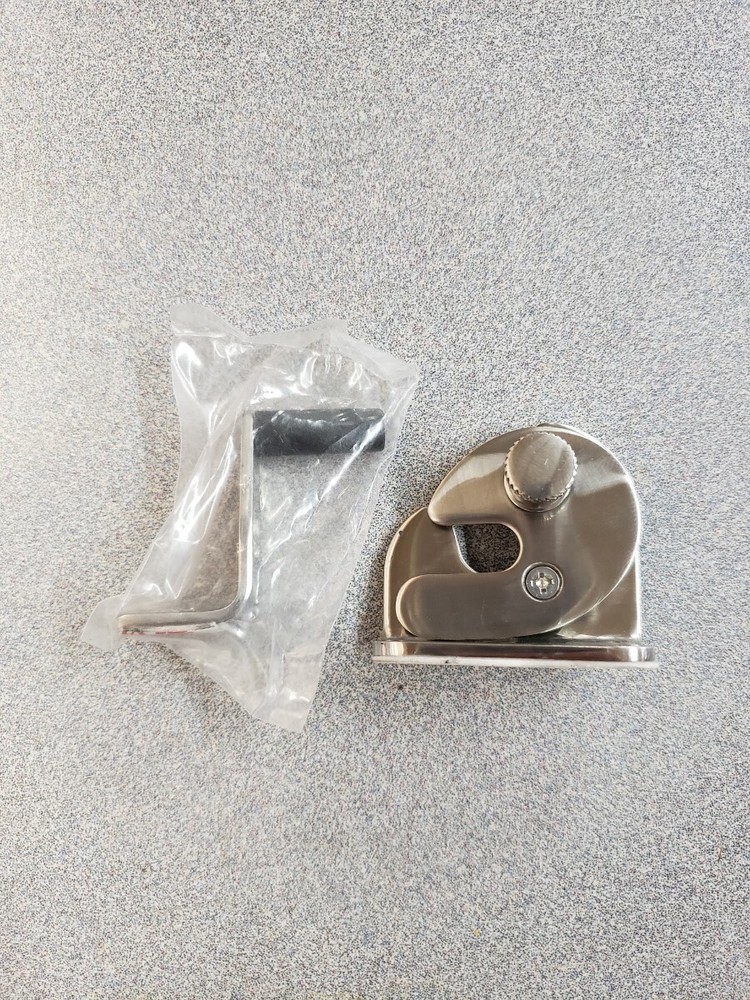 GRADY WHITE FREEDOM CENTER WINDSHIELD LATCH/CATCH S/S