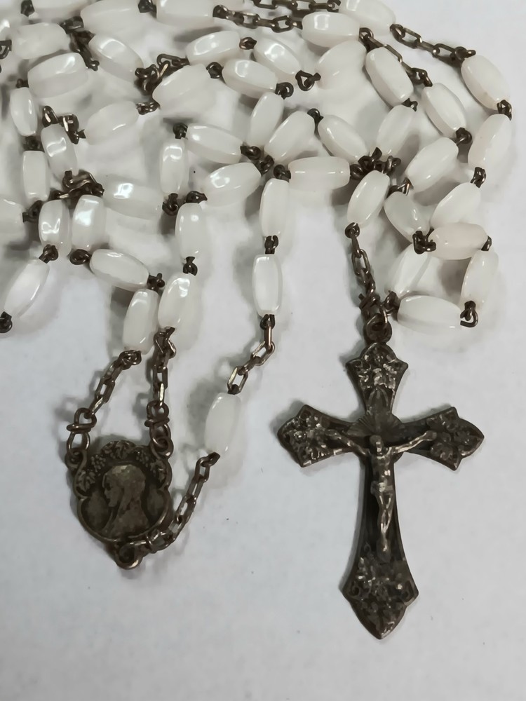 OPAQUE WHITE BEADED ROSARY 26" NECK OPENING ROMA