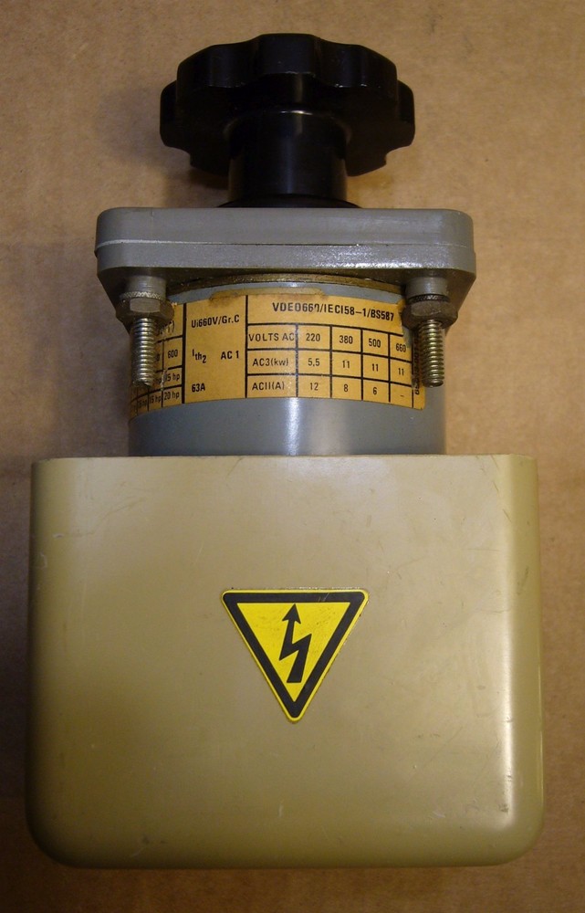 Square D Switchboard 3-Phase Voltmeter Switch ZE6128AK1 7-Position Maintained