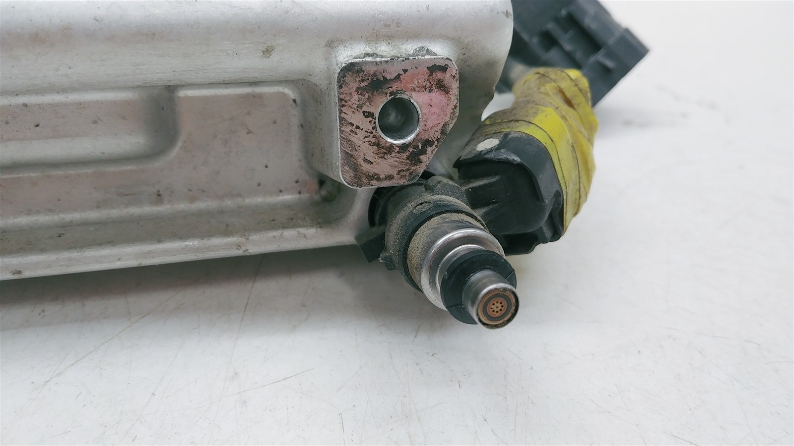 2015 Polaris 800 Switchback Pro S #2 Fuel Rail w Injectors Harness Fuel Lines