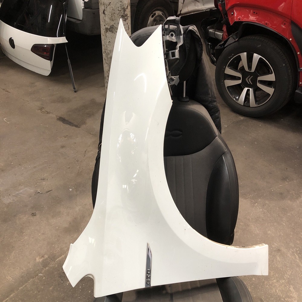 VOLKSWAGEN GOLF driver SIDE WING WHITE 2016 + BRACKET