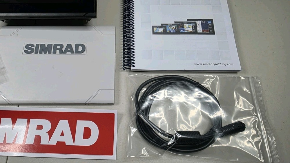Simrad GO9 XSE Chartplotter / Fishfinder – Complete Kit w/ HS Skimmer M/H.