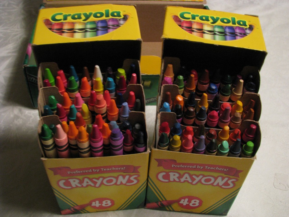2010 CRAYOLA Boxed Set 120 Crayons Used