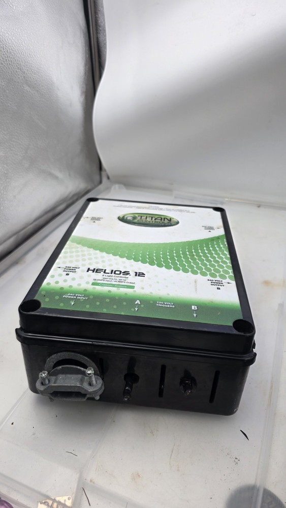 Titan Controls® Helios 8 Light-240V Lighting Controller with 120V Trigger Cables