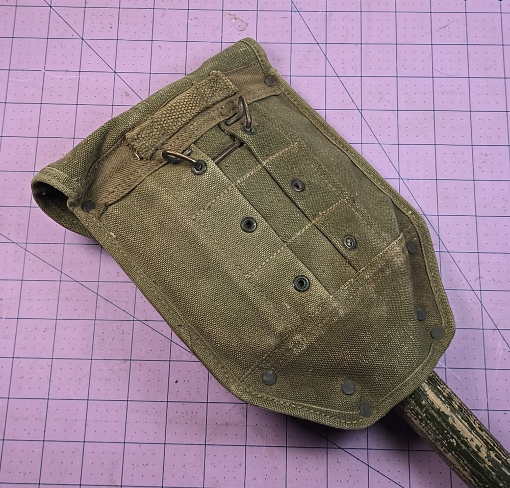 ORIGINAL WWII US ARMY M1943 COMBAT FIELD FOLDING SHOVEL - DATED 1945 AMES