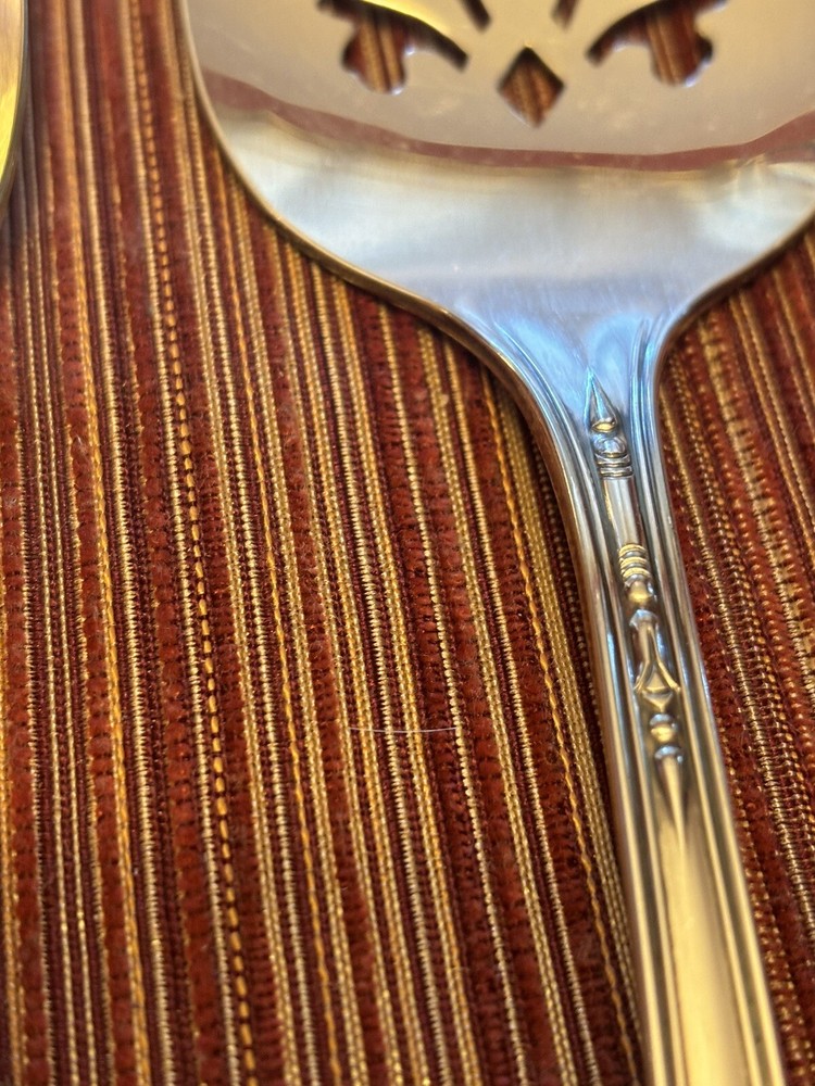 WM Rogers A1 Plus Oneida LTD Silverplate Meadowbrook Serving Spoons & Fork Pie