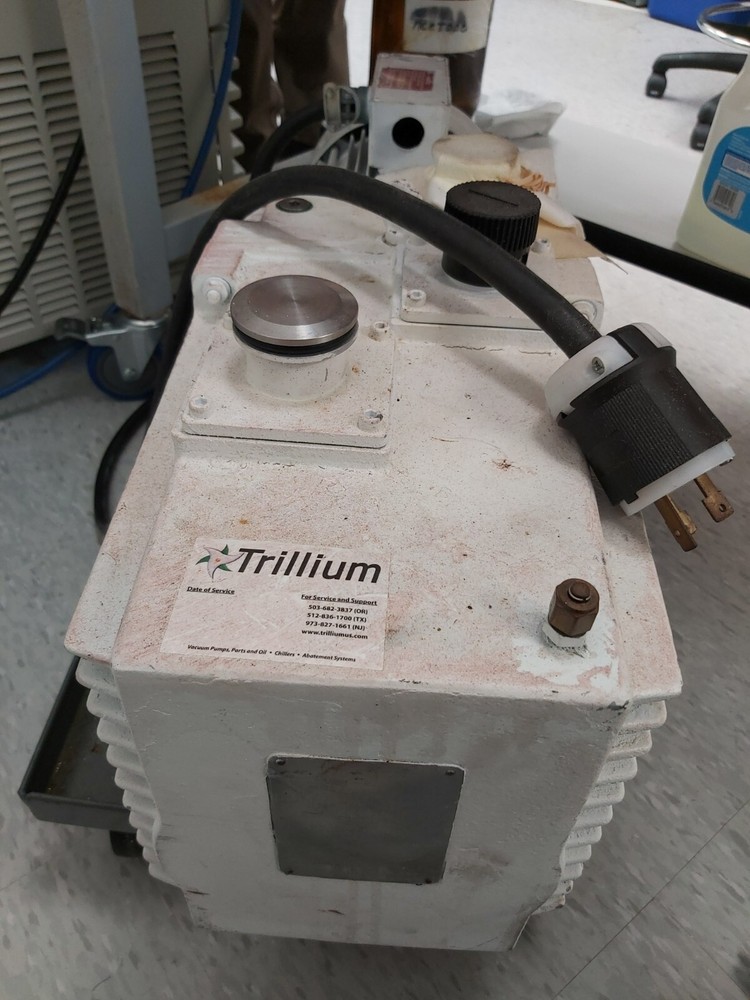 Leybold Vacuum Pump D60A