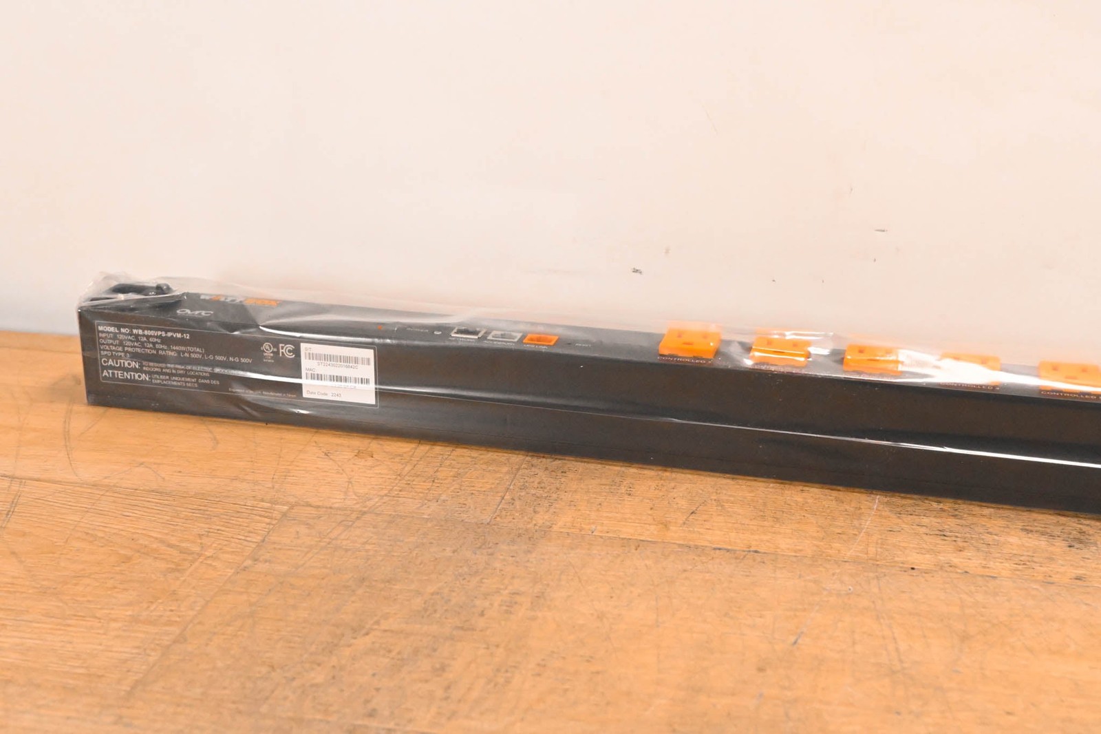 WattBox WB-800VPS-IPVM-12 Vertical IP Power Conditioner (12 Outlets) CG01UH7