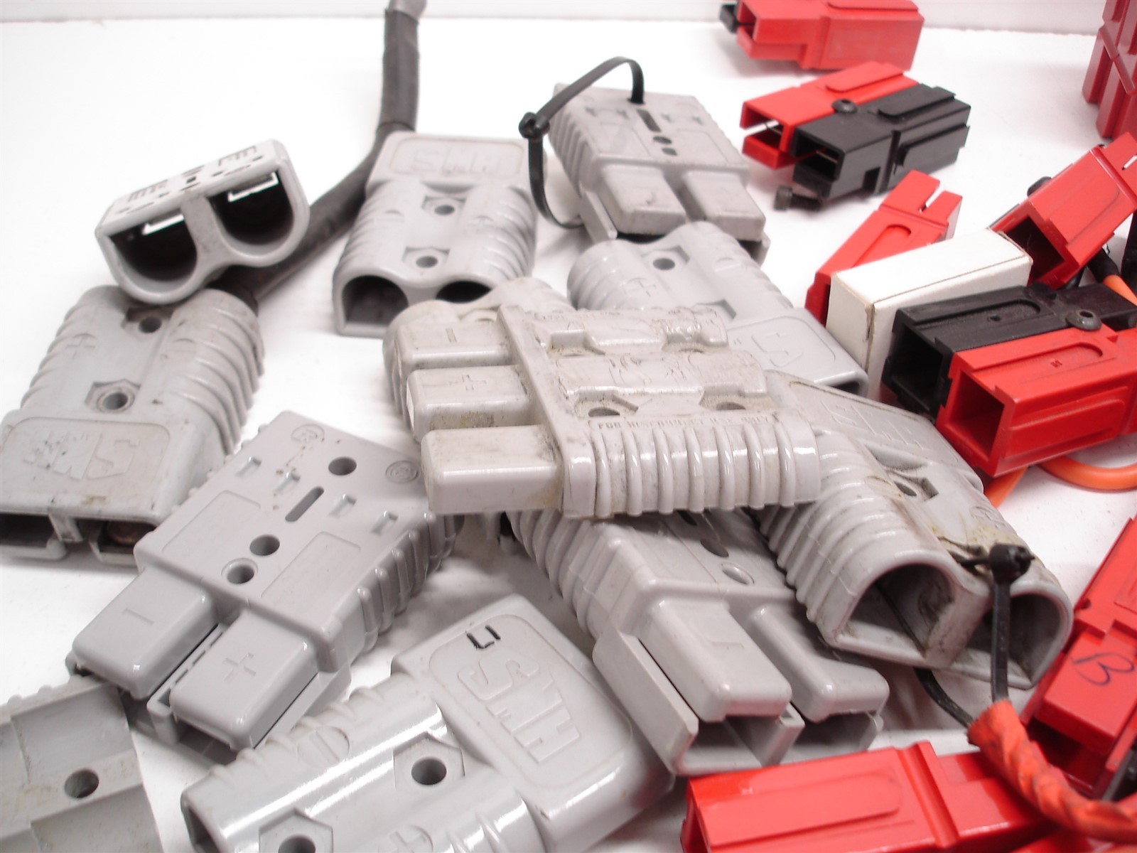 165 TOTAL NASCAR ASSORTED ANDERSON QUICK CONNECT BATTERY WIRE CONNECTOR HOUSINGS