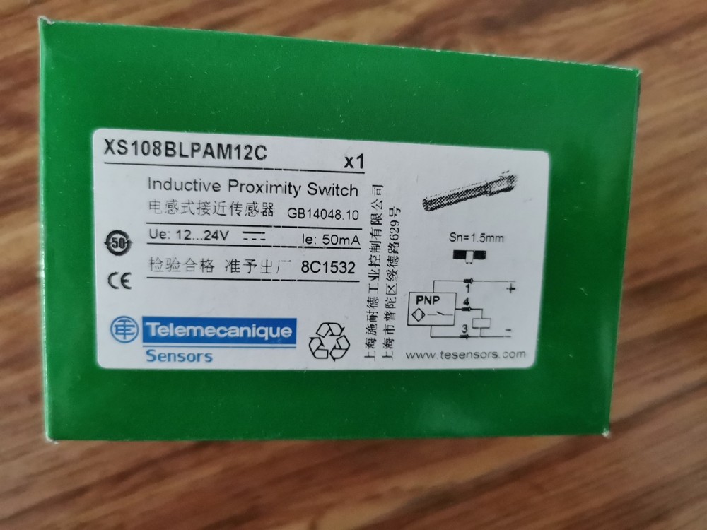 1PCS NEW XS108BLPAM12C Proximity switch