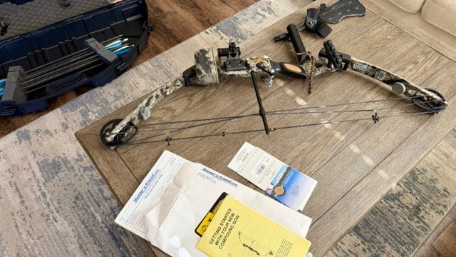 Browning Rage 29-31" 60-70 Lbs Compound Bow - COMPLETE SET