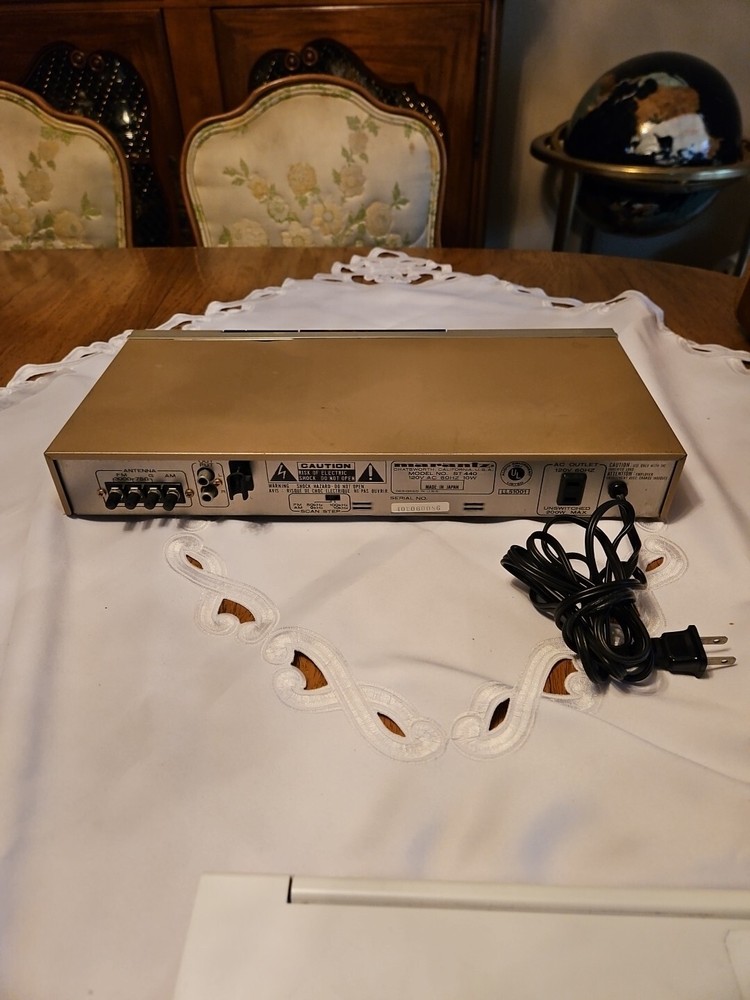 Marantz Stereo Synthesized Tuner ST-440