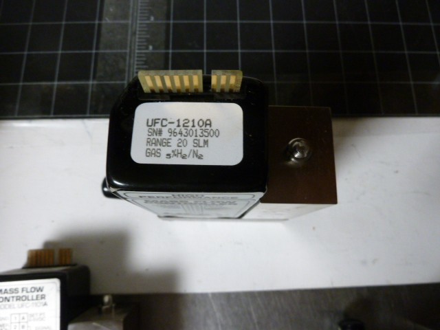 UNIT INSTRUMENTS UFC-1210A GAS FLOW CONTROLLER 5%H2/N2