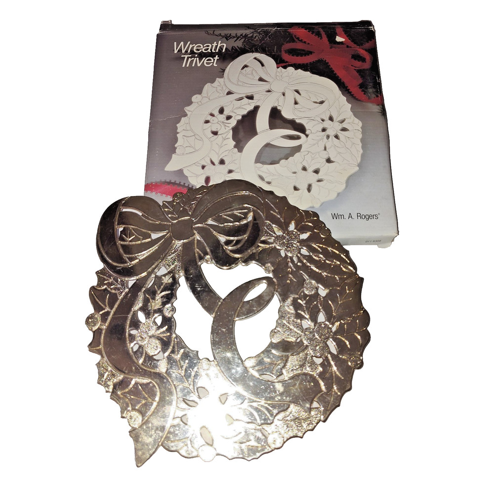 Wm. A. Rogers Silverplate Christmas Wreath Trivet by Oneida Japan w/ Box 8.5"