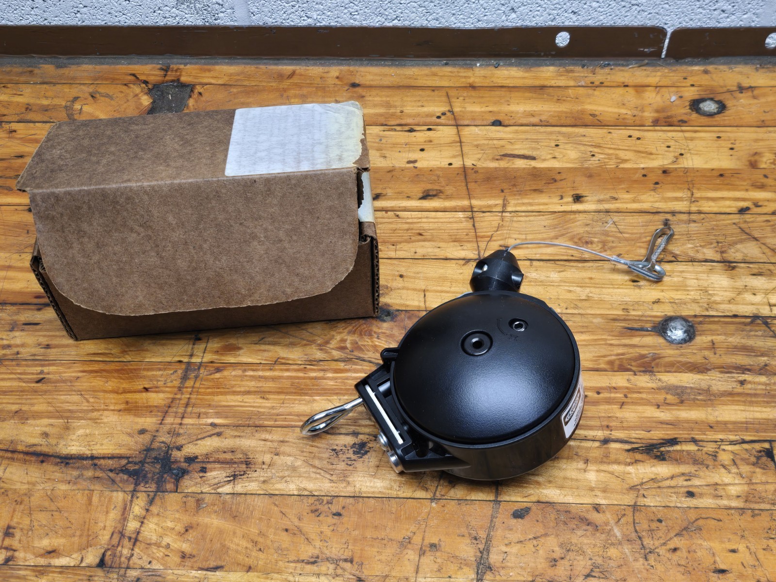 Genuine HUBBELL BD-05 Tool Balancer Swivel Mount Max 5lbs NIB NEW