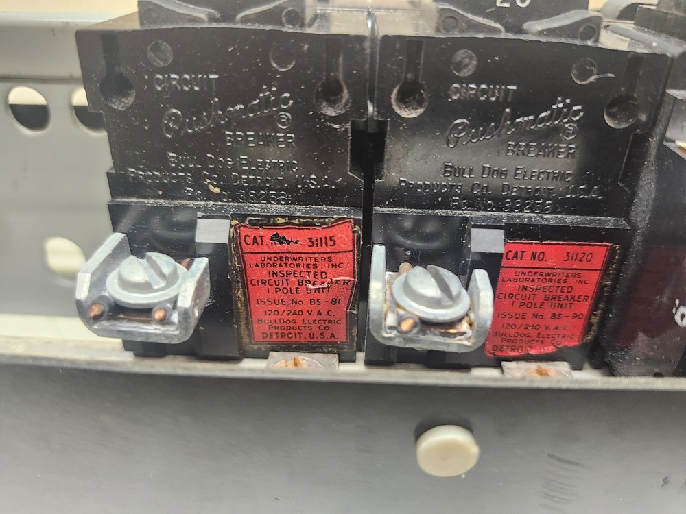 ITE / Siemens Pushmatic Load Center With Assorted Breakers P/N: 52851