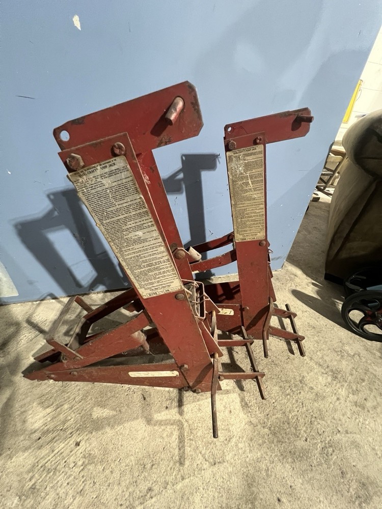 Qual-Craft Scaffolding pump jacks