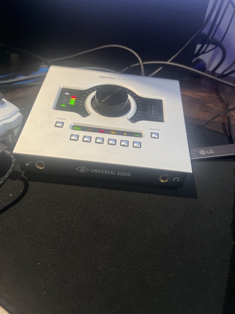 Universal Audio Apollo Twin Thunderbolt Audio Interface Headphone TRS Out