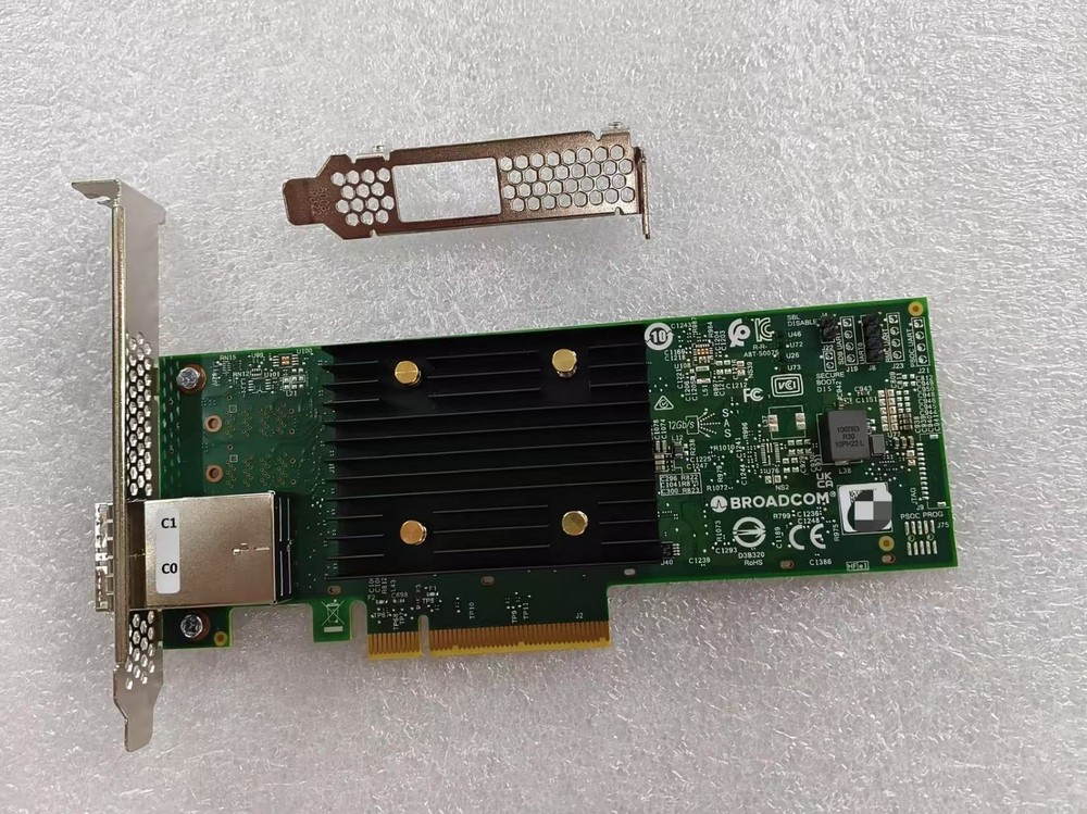 HBA 9500-8e Tri-Mode - Storage Controller - 8 Channel