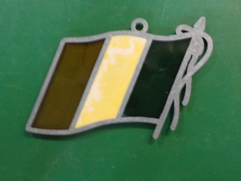 IRISH FLAG SUNCATCHER 3.5" x 4" (CL 55)