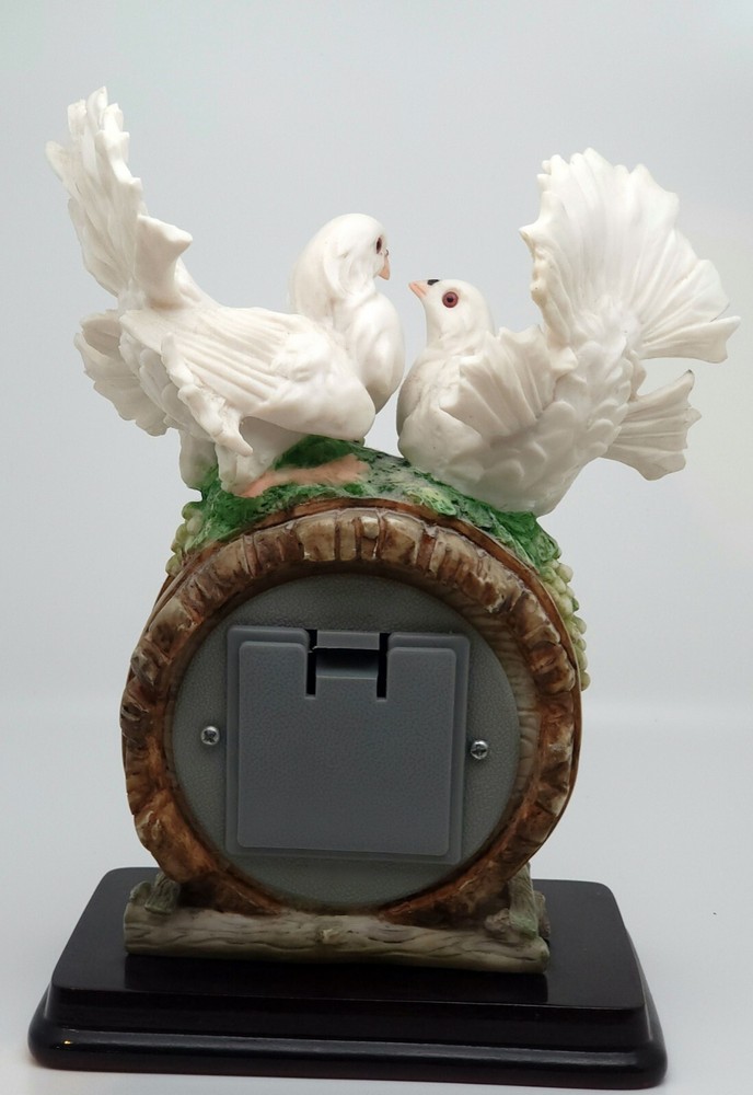 Beautiful Doves Clock. Ruby's Collection. Perfect Condition!