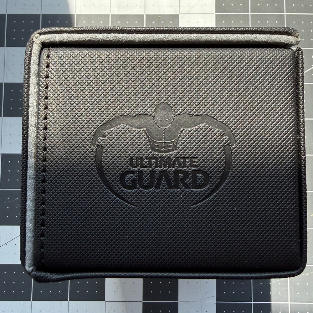 Ultimate Guard Flip 'n' Tray Xenoskin Case +80 MTG