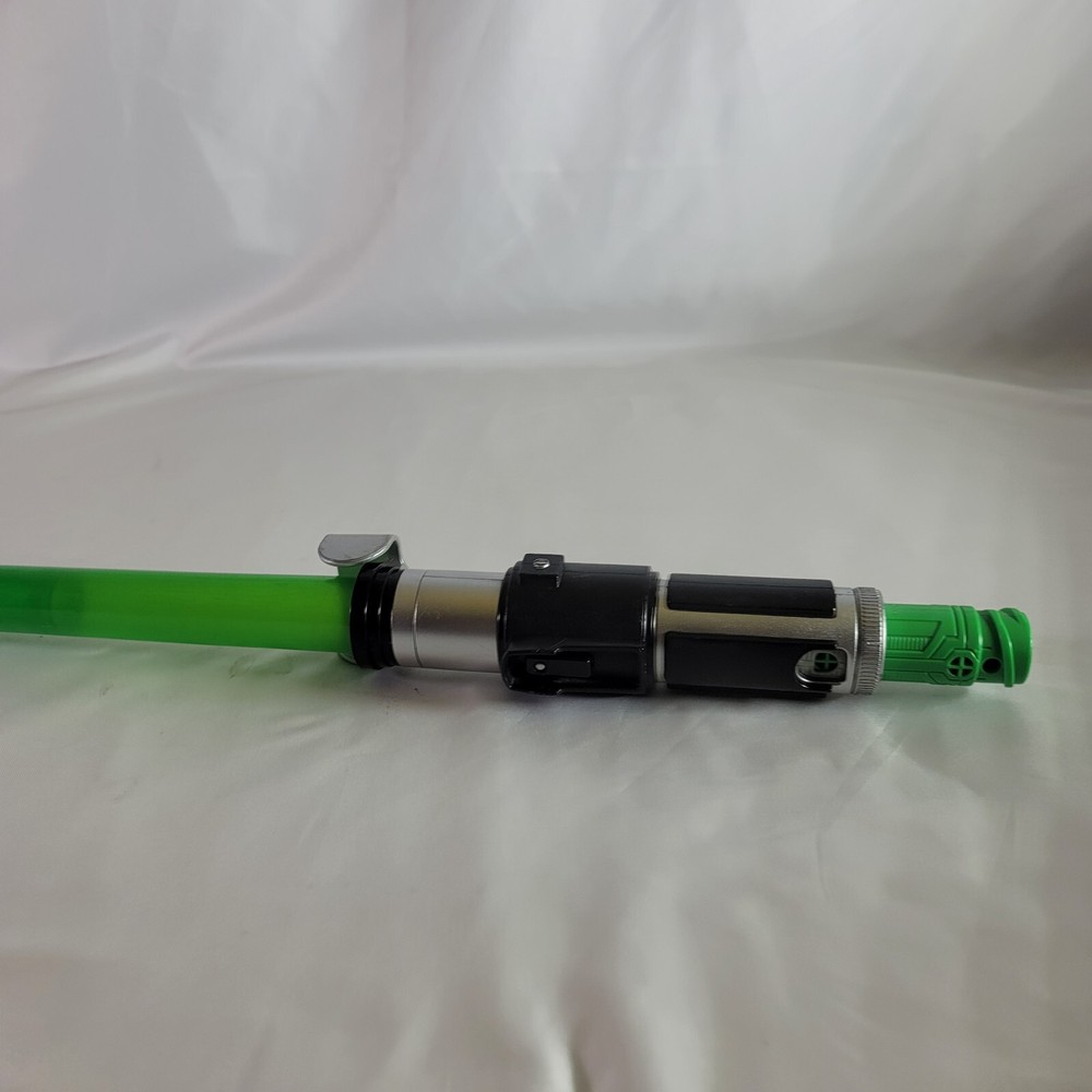YODA GREEN LIGHTSABER, 2016 WORKS!