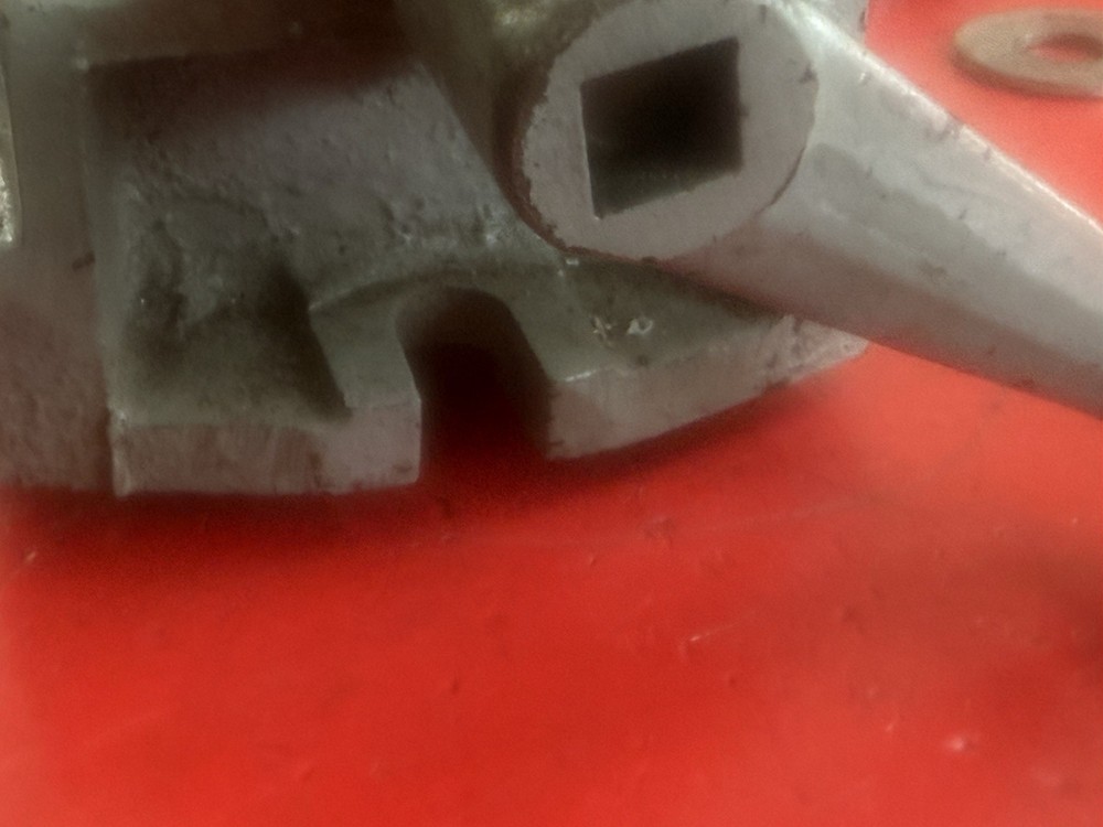 Clausing 8520 Milling Machine 8636 Vise With Enco Parallels