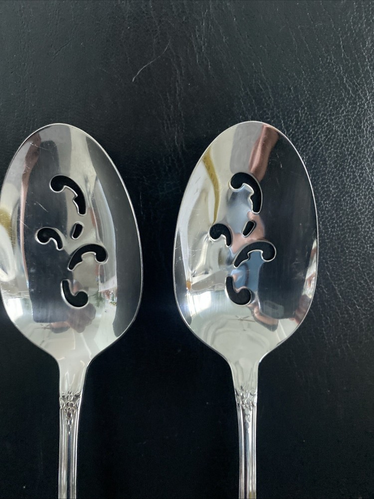 2 Oneida Distinction KENNETT SQUARE Stainless HH Pierced Serving Spoons Flatware