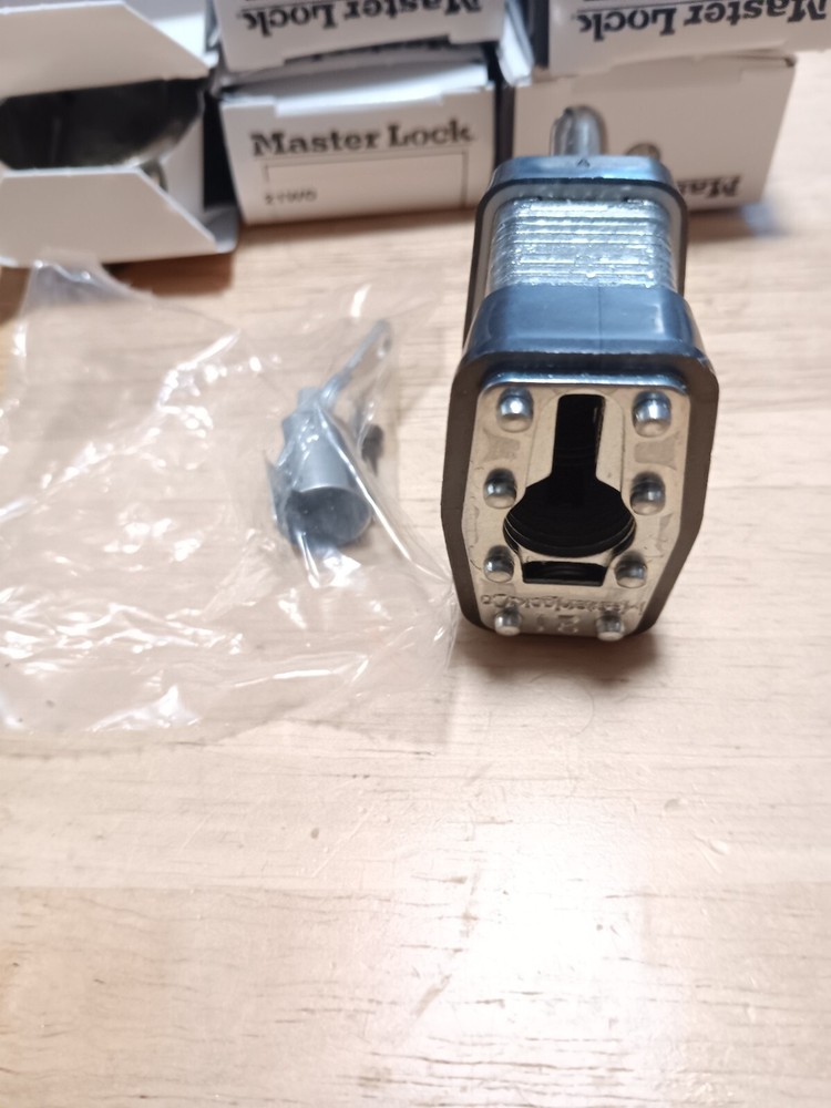 18 rekeyable padlocks KEYED ALIKE