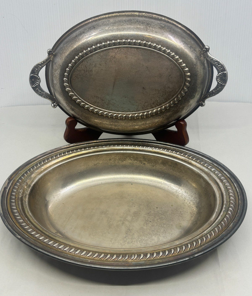 Silverplate Covered Oval Serving Dish with Handles on Lid Gadroon Border