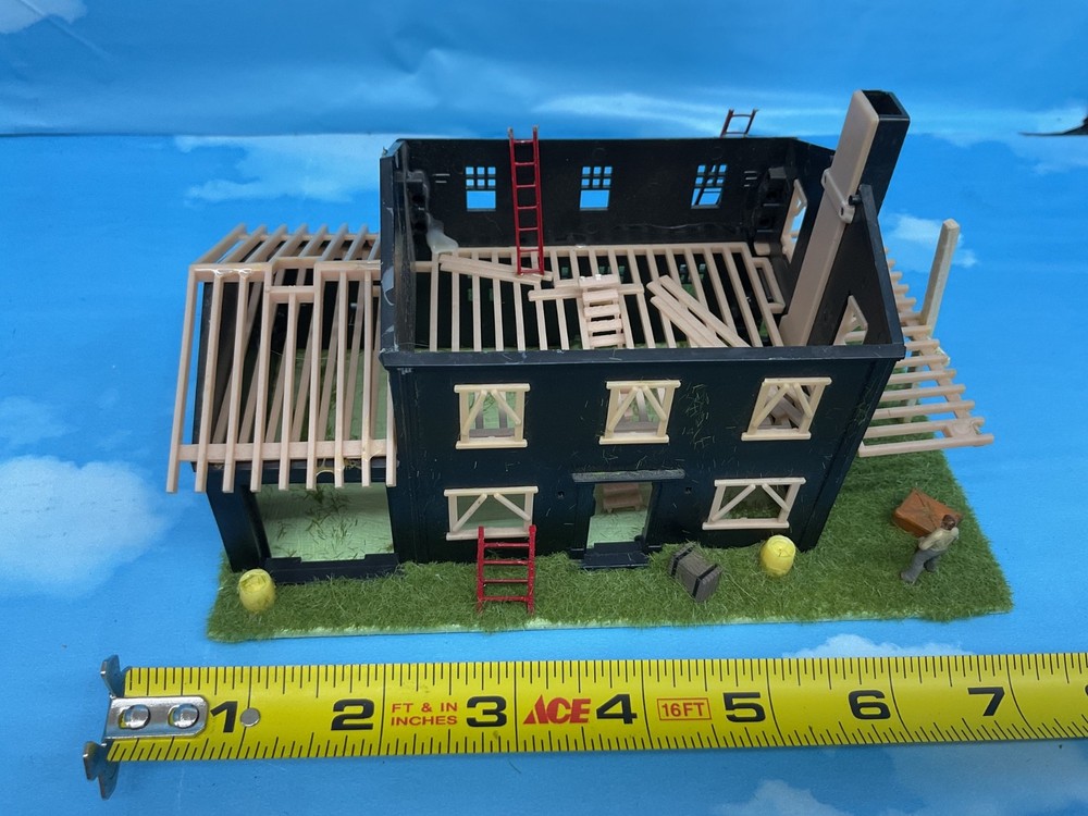 2 STORY HOUSE UNDER CONSTRUTION