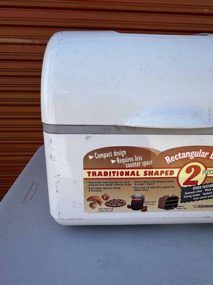 Zojirushi Bread Machine White 2 lb Crust Control Timer Cake Function bbcc-v20