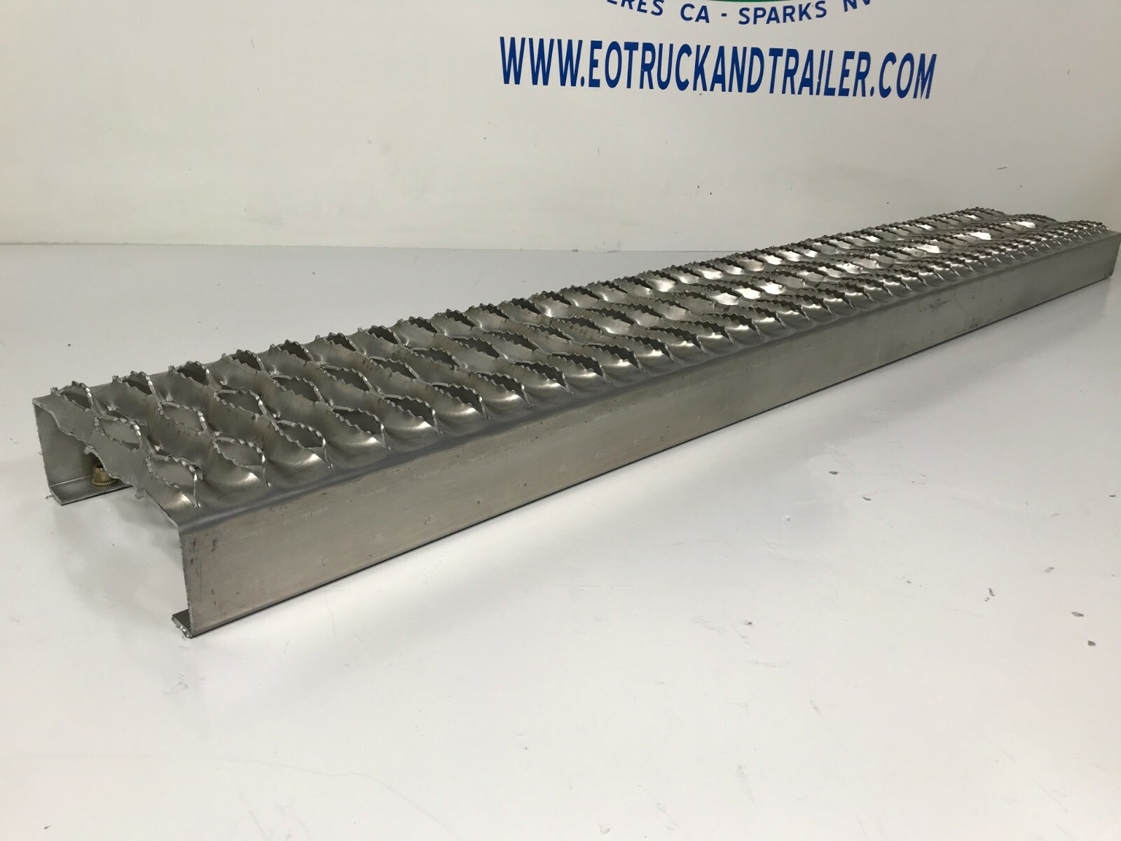 Peterbilt 388 389 DPF Box Lower Replacement Step