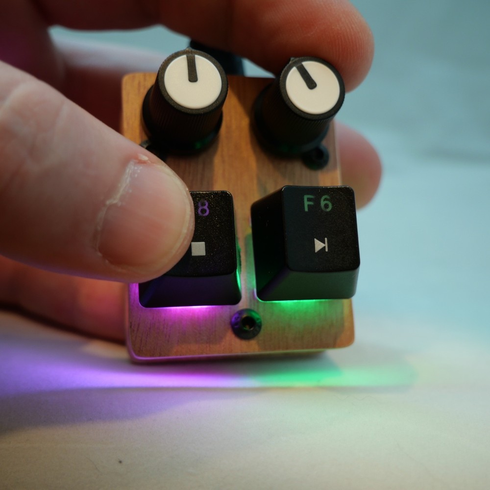 madMidiMini Compact Midi Controller with 2 Note Buttons 2 Potentiometers and LED