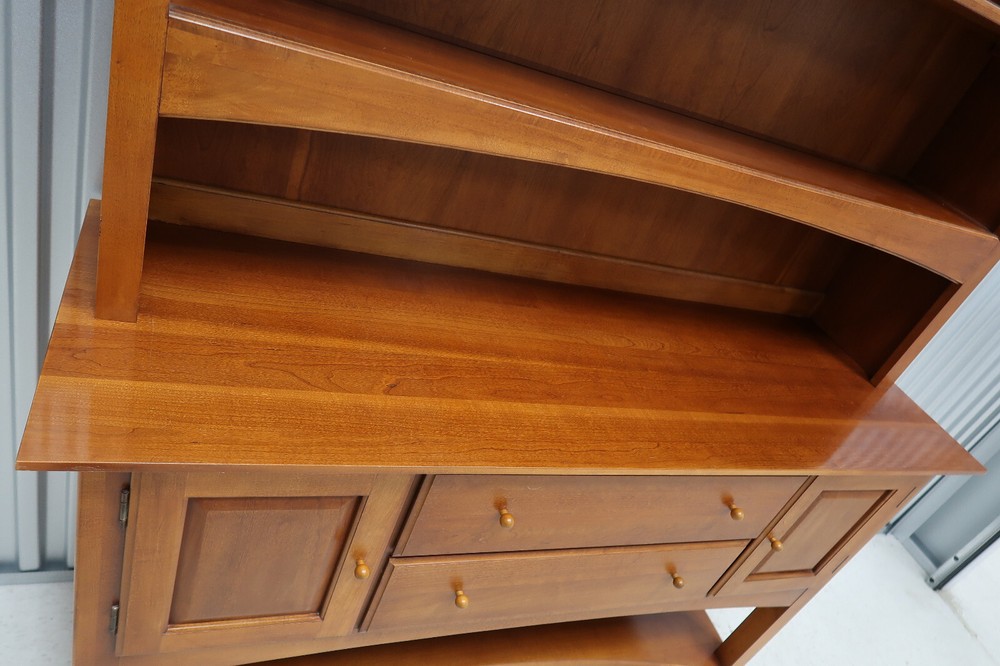 Thomasville '' Impressions'' Cherry Sideboard With Hutch