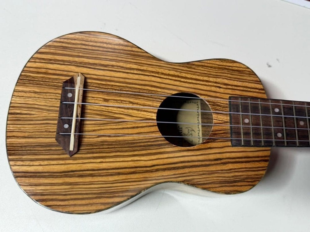 JINYUN striped pattern concert ukulele used