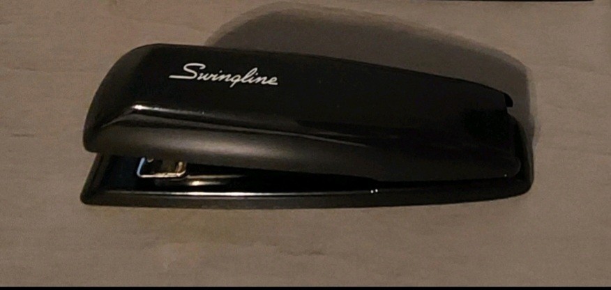 Nice Swingline Black Office Desktop Stapler Hardly Used