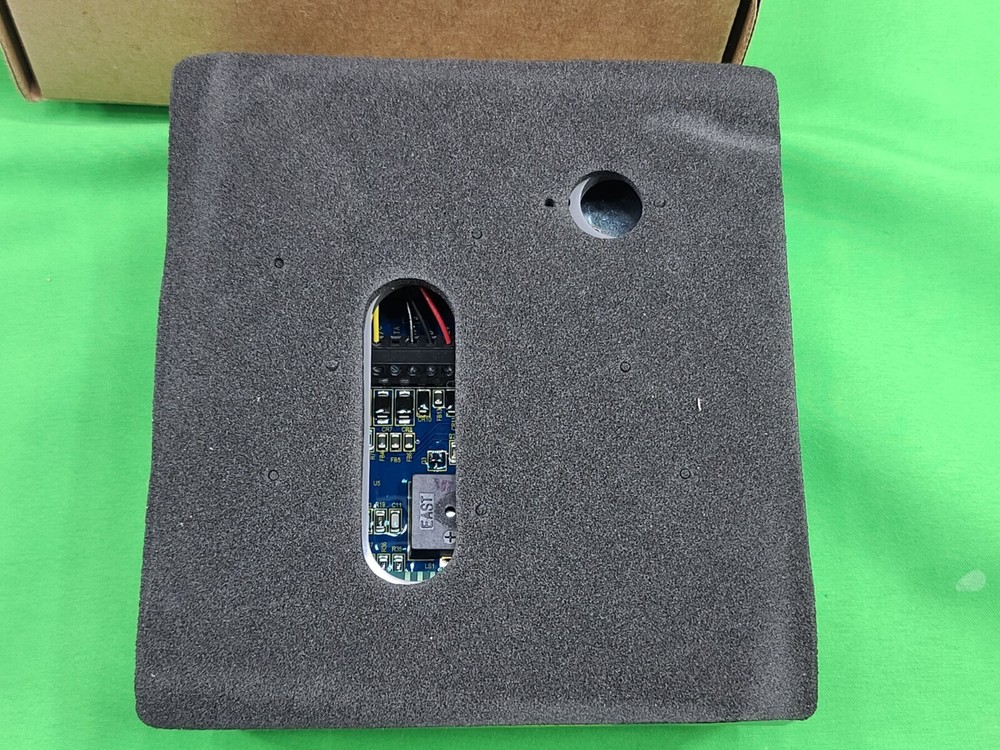 SOFTWARE HOUSE RM2L-4000 MULTI READER W/KEYPAD,LCD