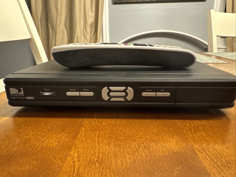 Direct TV Receiver/Remote Model D10-100 Power Cable & Remote Included