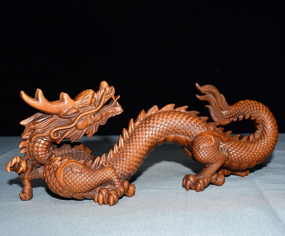 Exquisite Small Leaf Boxwood Dragon Ornament