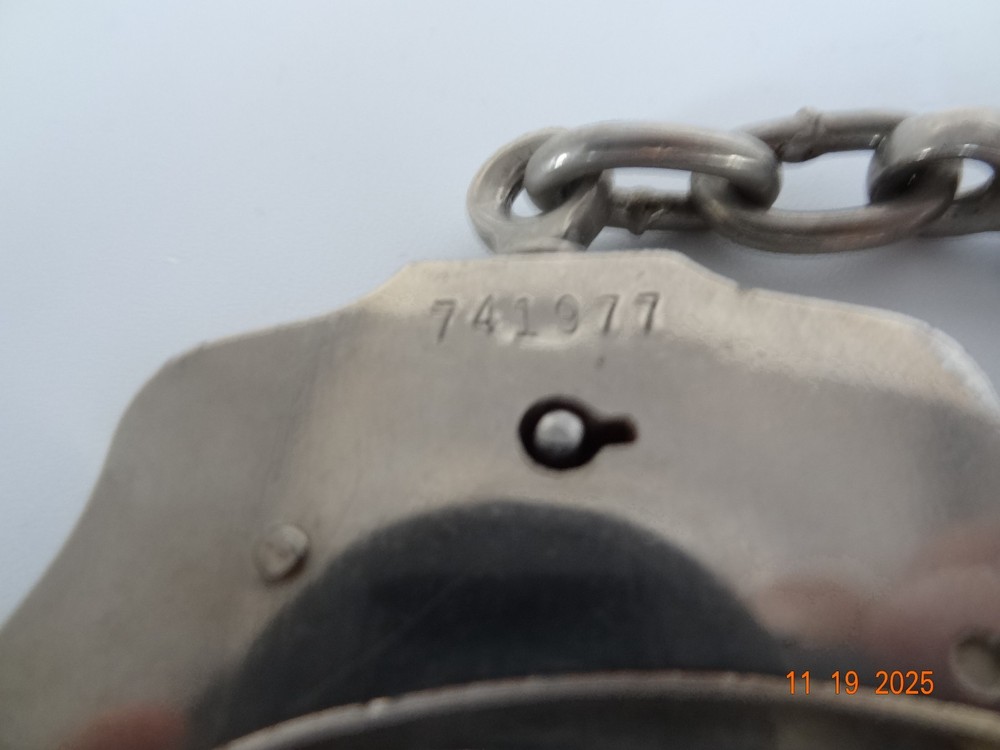 VINTAGE PEERLESS HANDCUFFS