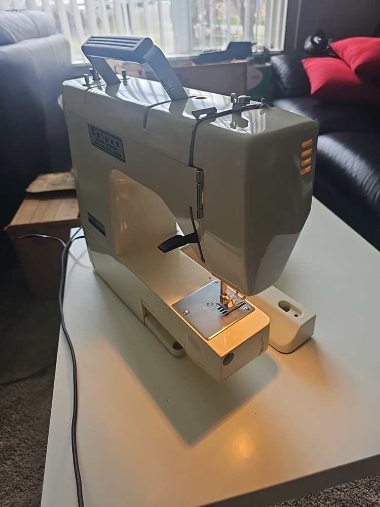Elgin Sewing Machine Model 999F Deluxe ZigZag Tested Works