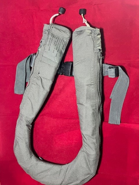 USAF US NAVY PILOT LPU-9/P. Life preserver unit.